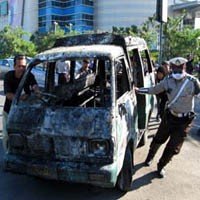 Angkot Lyn Y Terbakar di Jalan Ahmad Yani